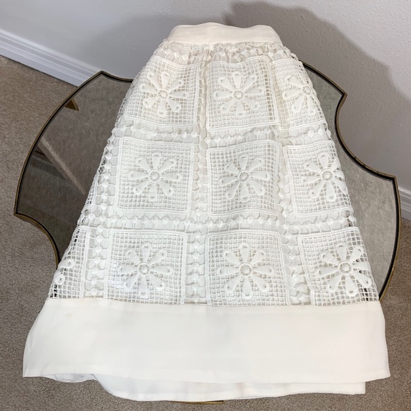 ELIZABETH AND JAMES SILK AND LACE SKIRT. Size 0. - Picture 7 of 11